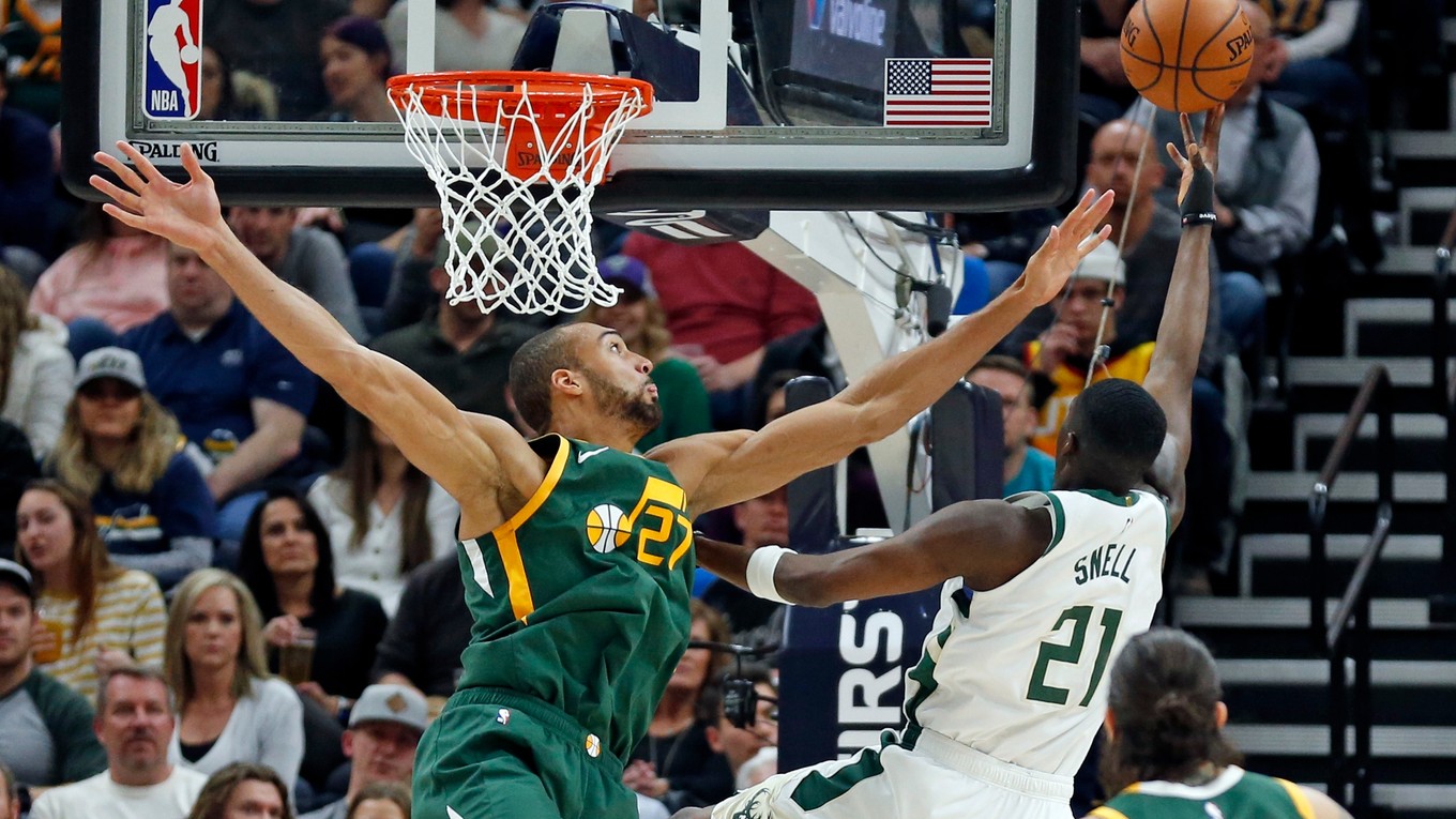 Momentka zo zápasu Utah - Milwaukee.