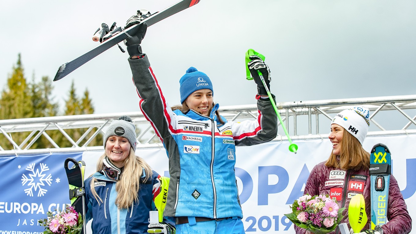 Petra Vlhová sa raduje z víťazstva v slalome na Európskom pohári v Jasnej 2019.