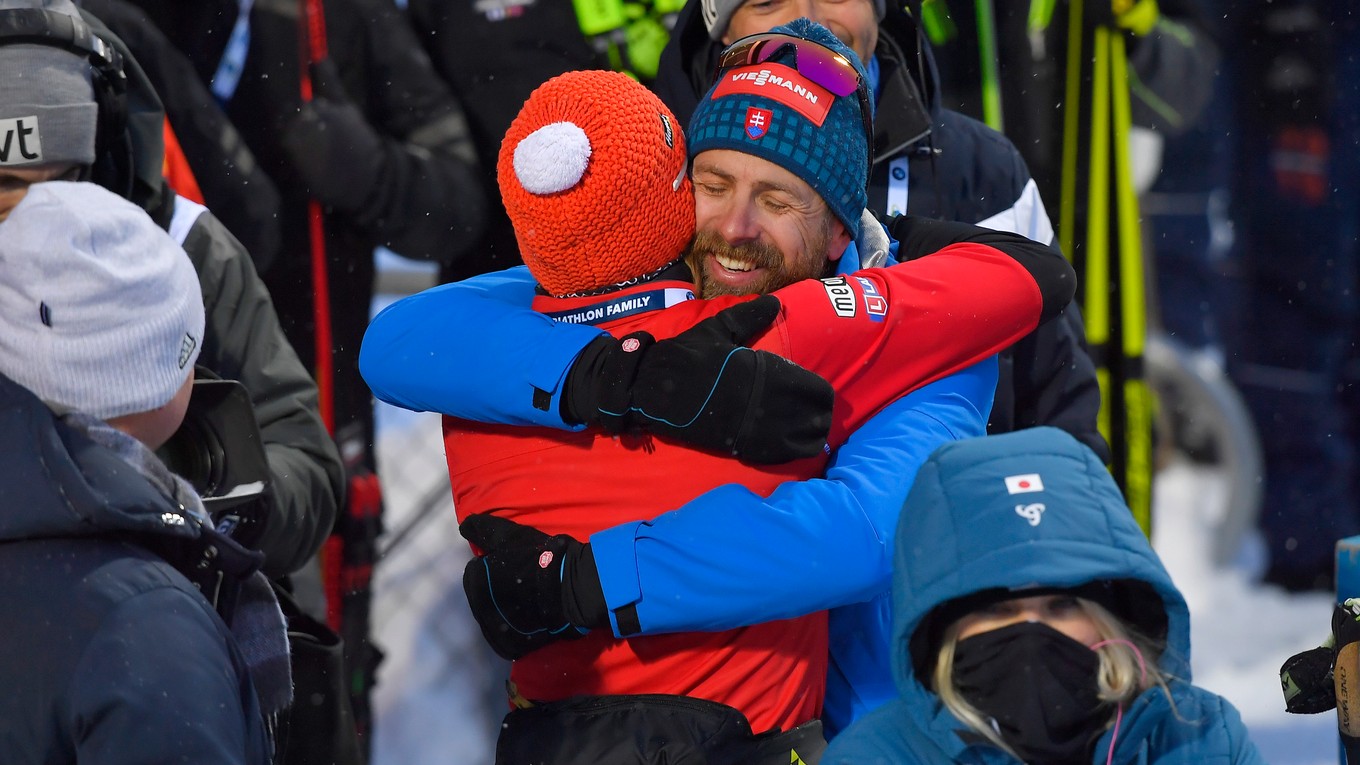 Anastasia Kuzminová v objatí so svojím manželom a trénerom v jednej osobe Danielom Kuzminom.