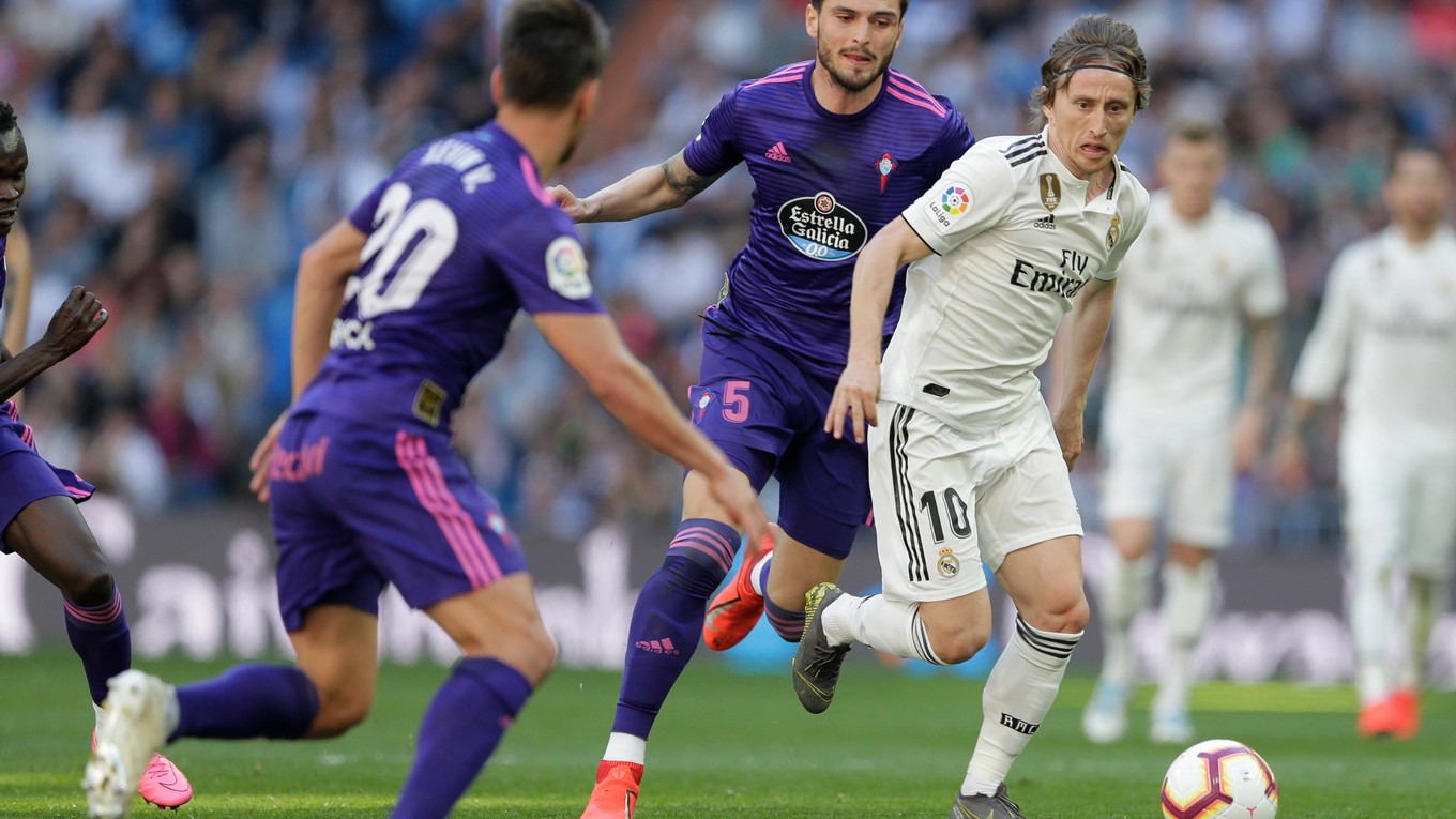 Luka Modrič medzi hráčmi Celty Vigo.