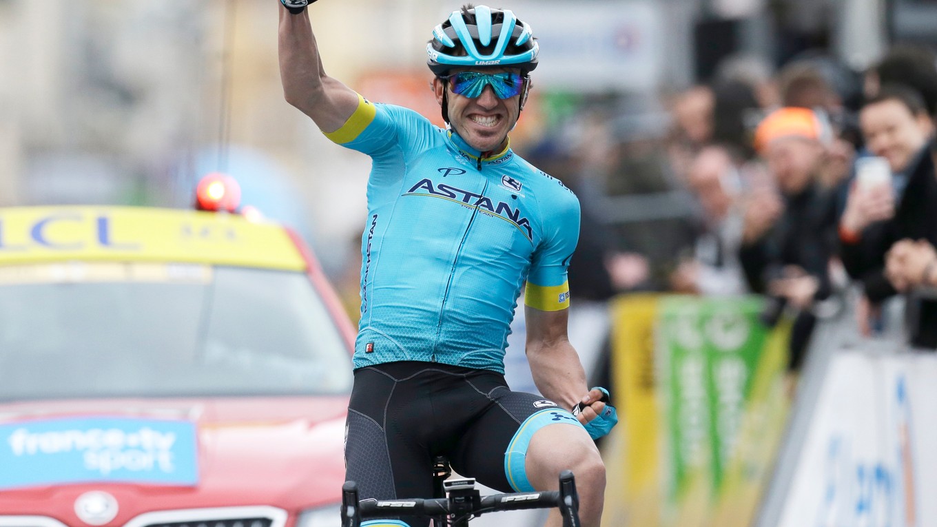 Ion Izaguirre v cieli poslednej etapy Paríž-Nice 2019.