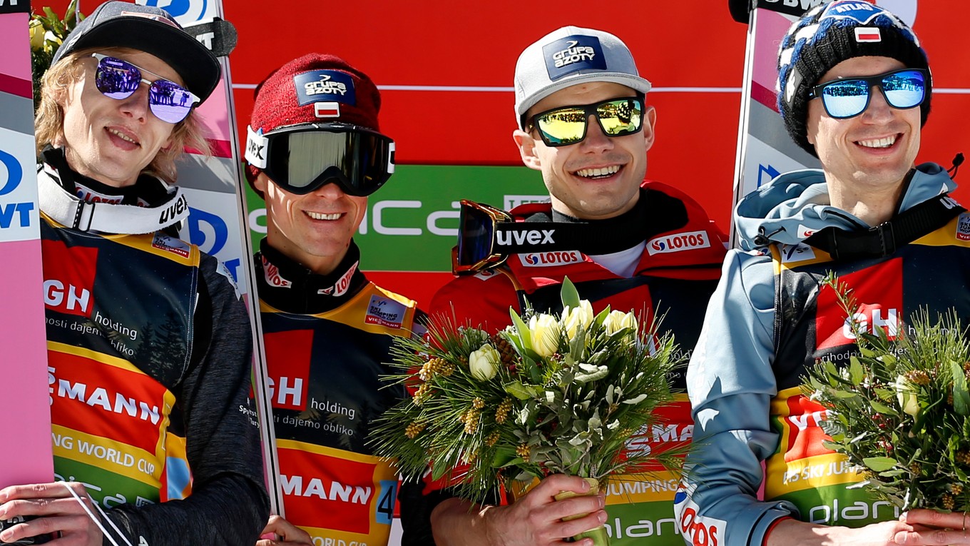 Sprava Kamil Stoch, Jakub Wolny, Dawid Kubacki a Piotr Zyla.