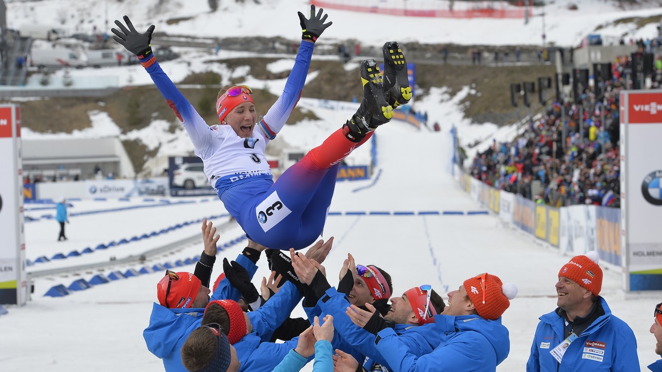 Na snímke slovenská reprezentantka Anastasia Kuzminová v cieli pretekov s hromadným štartom žien na 12,5 km v 9. kole Svetového pohára v biatlone žien v nórskom Holmenkollene v nedeľu 24. marca 2019.