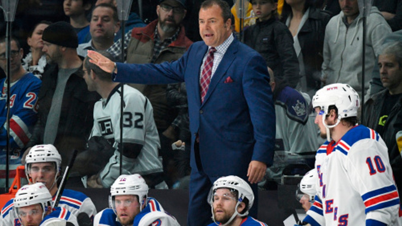  Alain Vigneault na lavičke Rangers.