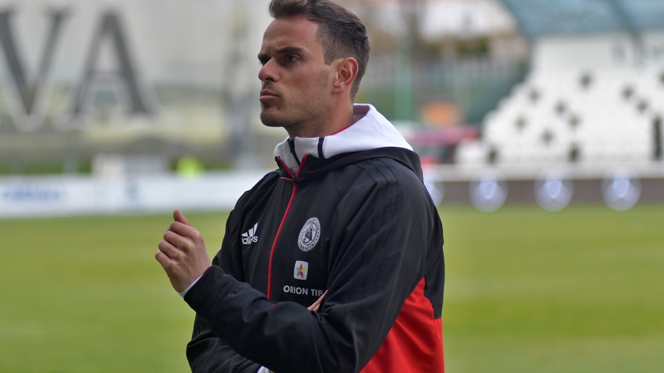 Na snímke tréner AS Trenčín Matthias Kohler počas zápasu tretieho kola nadstavbovej časti Fortuna ligy o záchranu AS Trenčín - FK Senica v Myjave 6. apríla 2019.