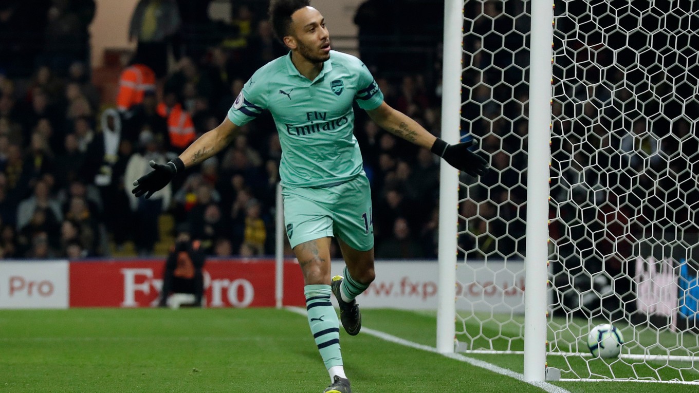 Pierre-Emerick Aubameyang oslavuje gól v zápase proti Watfordu.