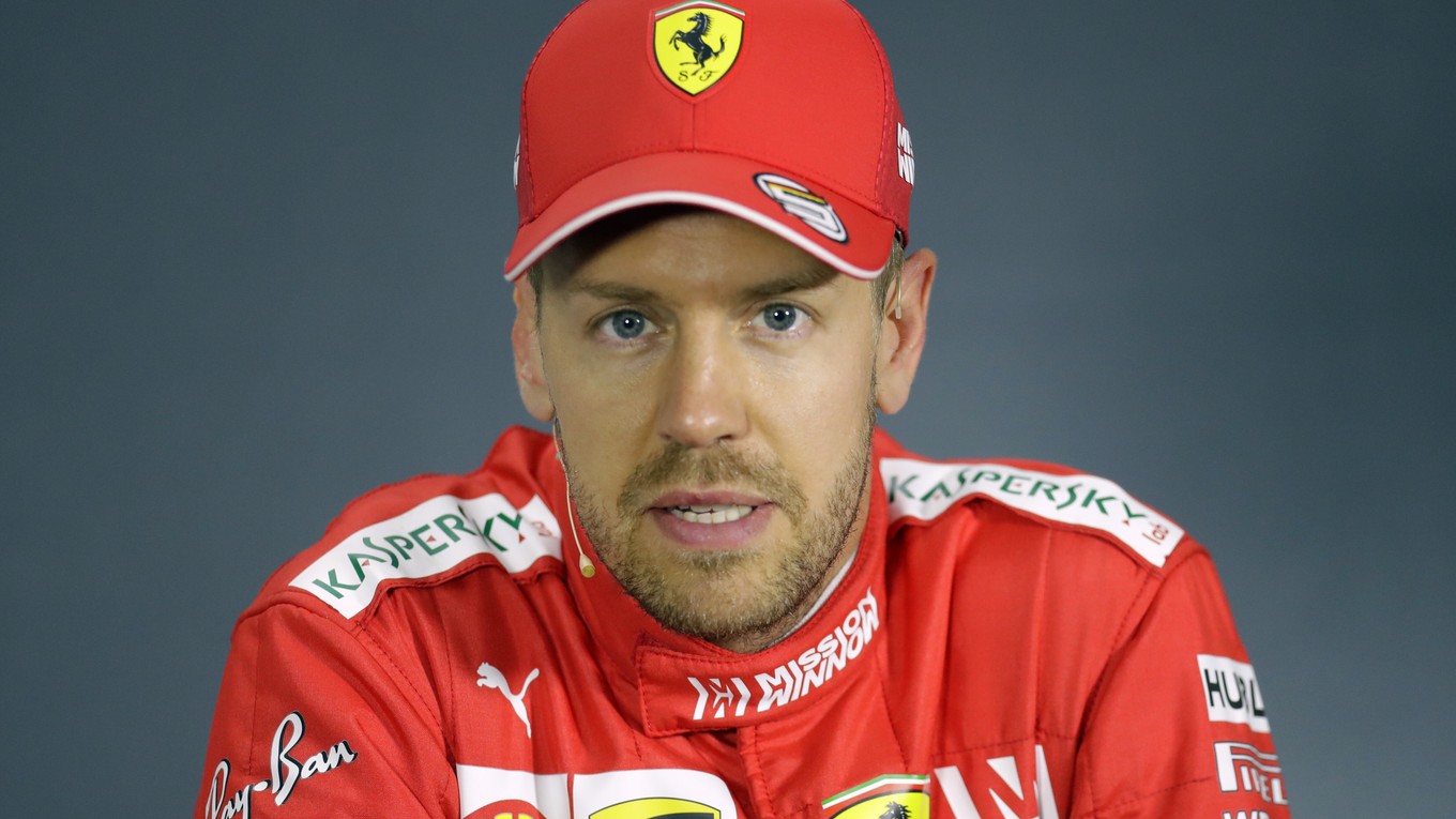 Jazdec Ferrari Sebastian Vettel.