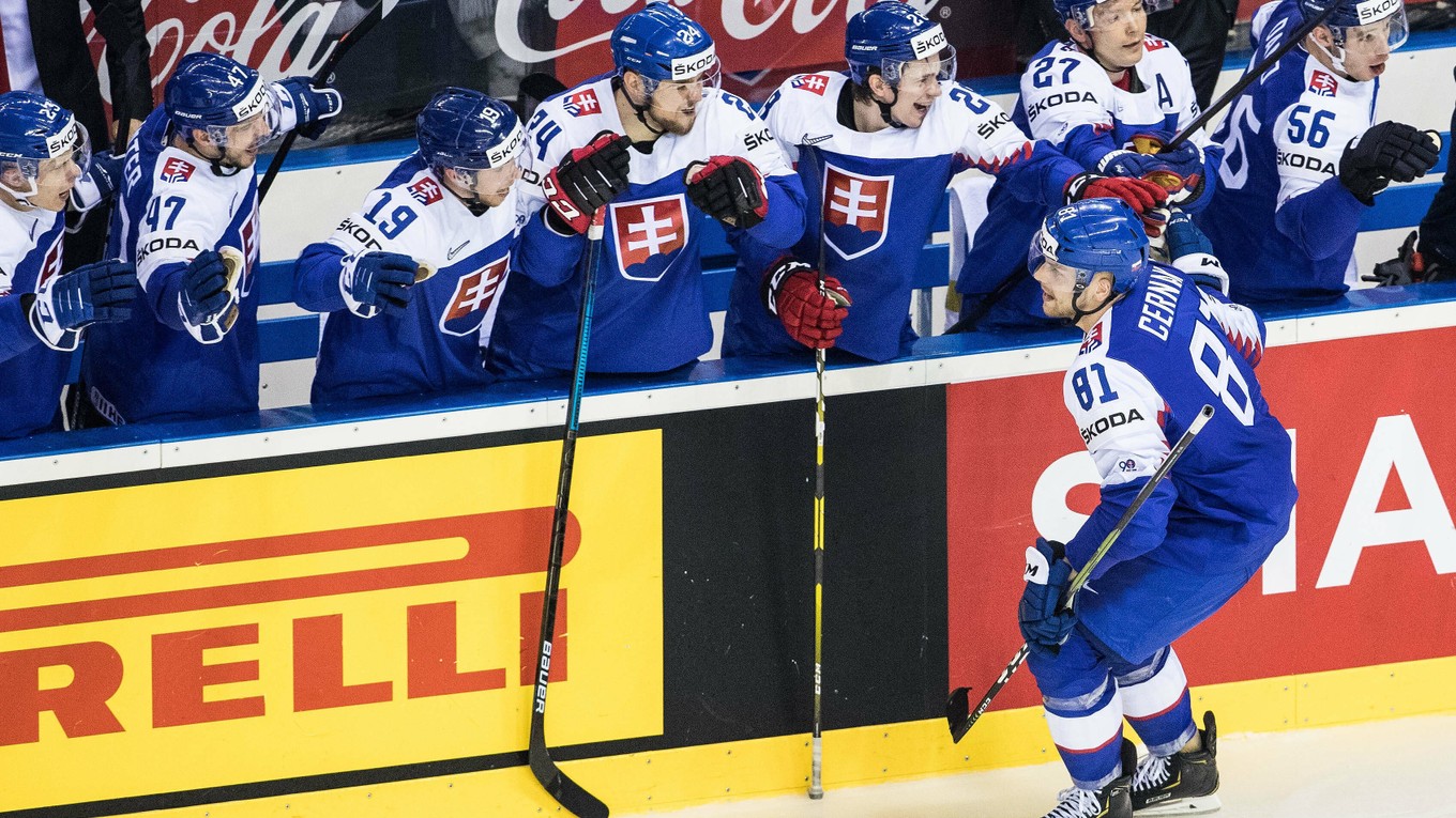 Erik Černák sa teší v zápase Slovensko - USA na MS v hokeji 2019.