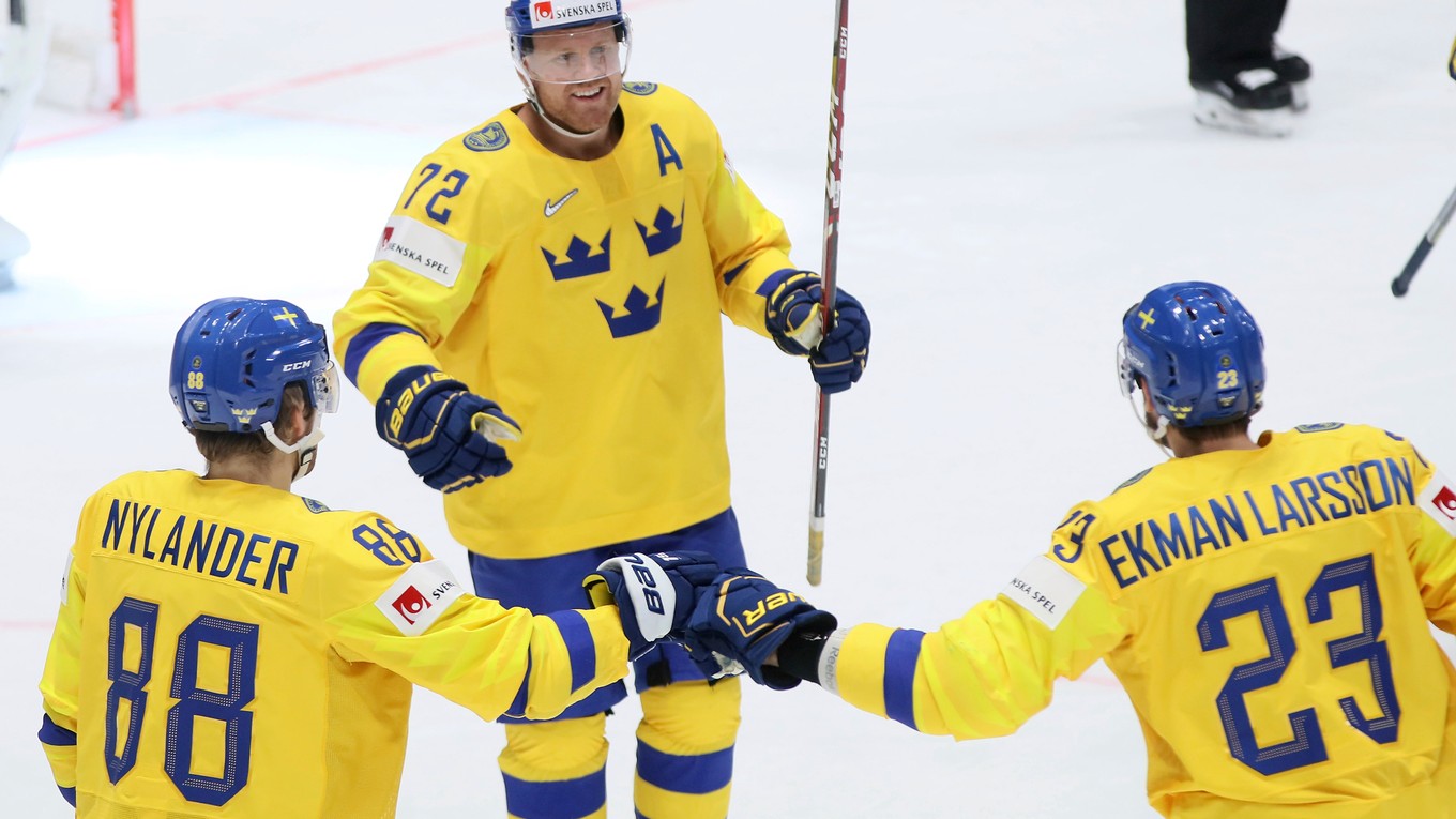 Švédski hokejisti v zápase Nórsko - Švédsko na MS v hokeji 2019.