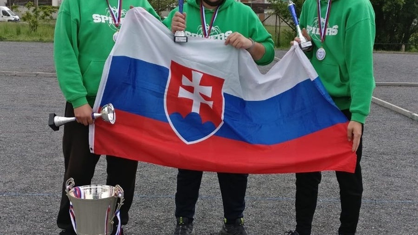 Víťazi MSR v petangu trojíc 2019 zľava Martin Pitoňák, Marek Sobolič a Radovan Bakyta.