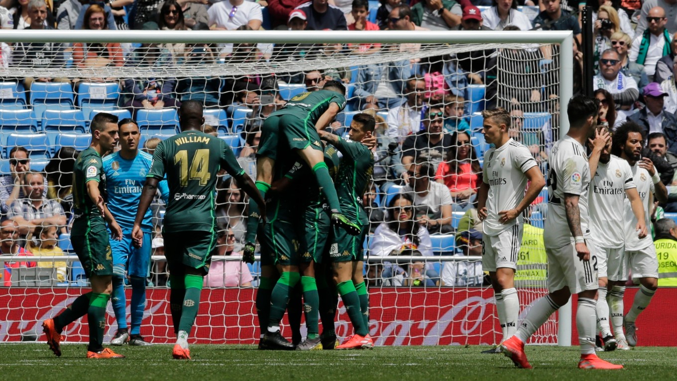 Real Madrid prehral na domácom trávniku s Betisom.