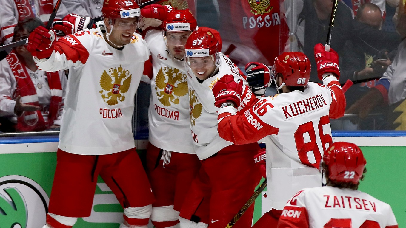 Momentka zo zápasu Švajčiarsko - Rusko na MS v hokeji 2019, radosť ruských hráčov.