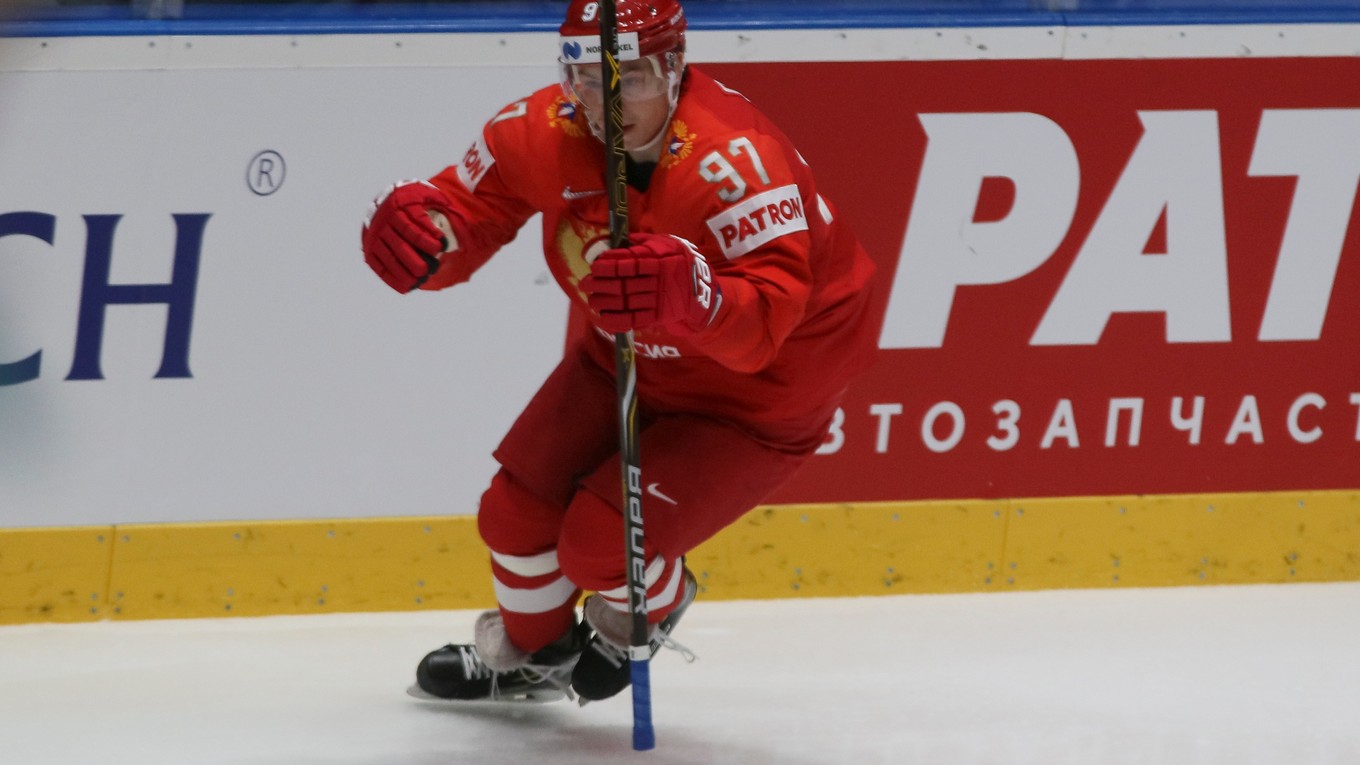Nikita Gusev oslavuje gól v zápase Rusko - USA na MS v hokeji 2019.