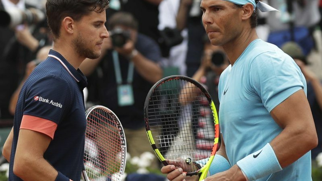 Rafael Nadal a Dominic Thiem pred začiatkom minuloročného finále Roland Garros 10. júna 2018.