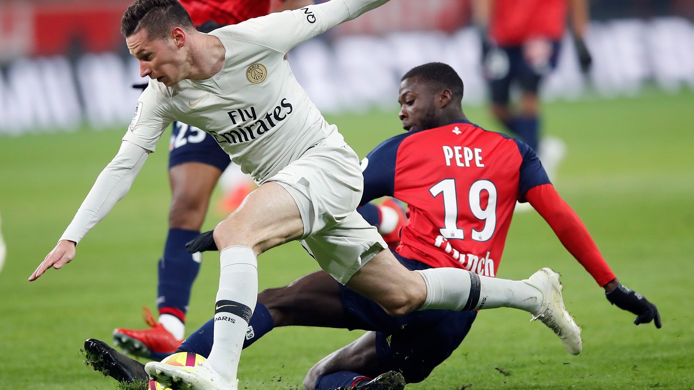 Julian Draxler (vľavo).