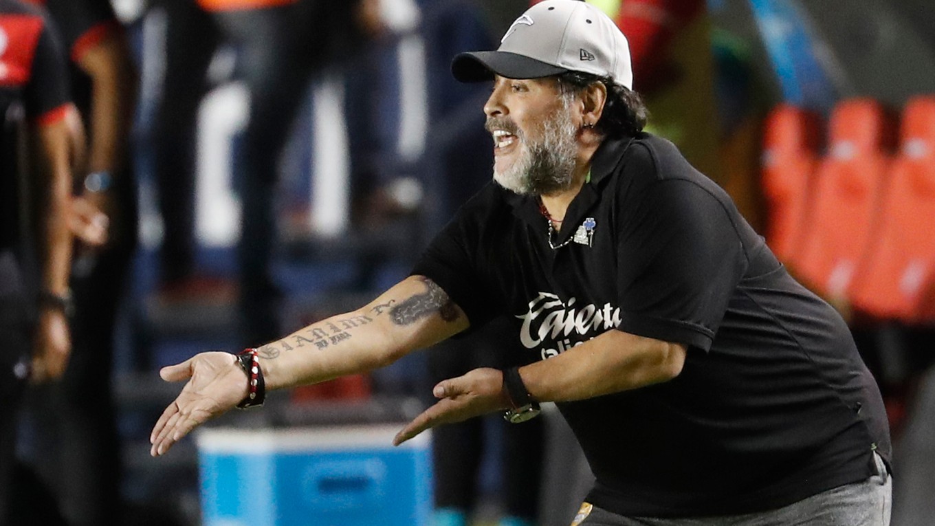 Diego Maradona na lavičke Sinaloa Dorados.