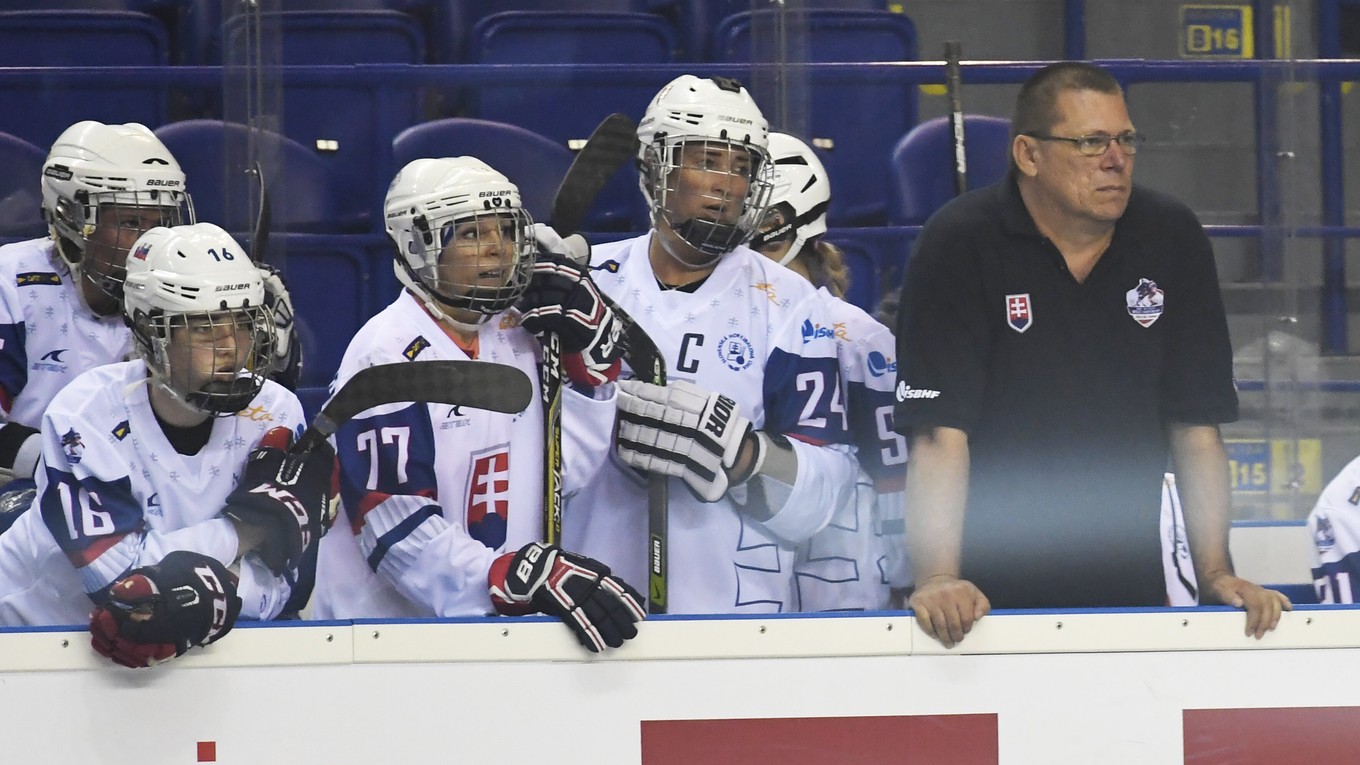 Slovenské hokejbalistky. 