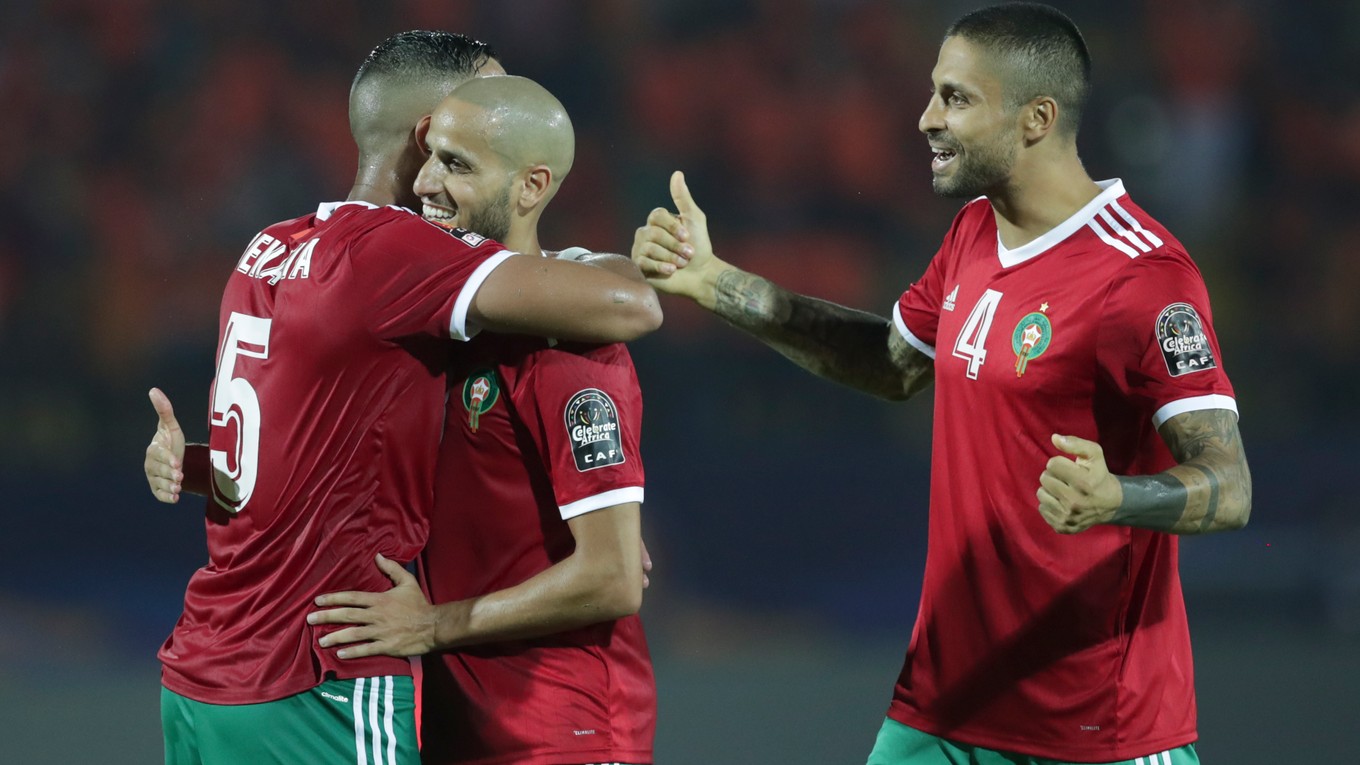 Radosť hráčov Maroka po zápase Maroko - Pobrežie Slonoviny na Africkom pohári národov 2019.