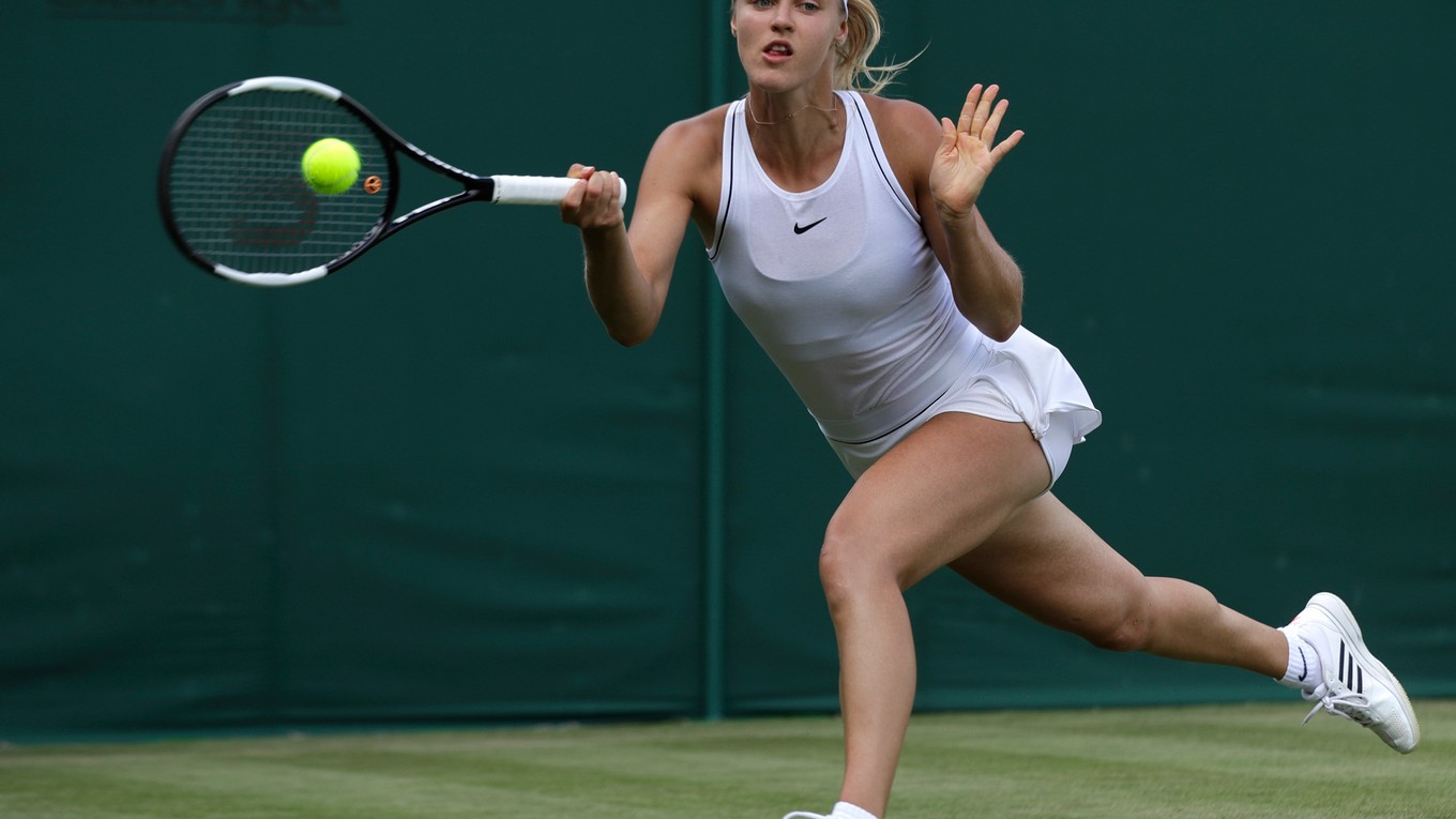 Anna Karolína Schmiedlová v 1. kole Wimbledonu 2019 v zápase proti Monice Puigovej.