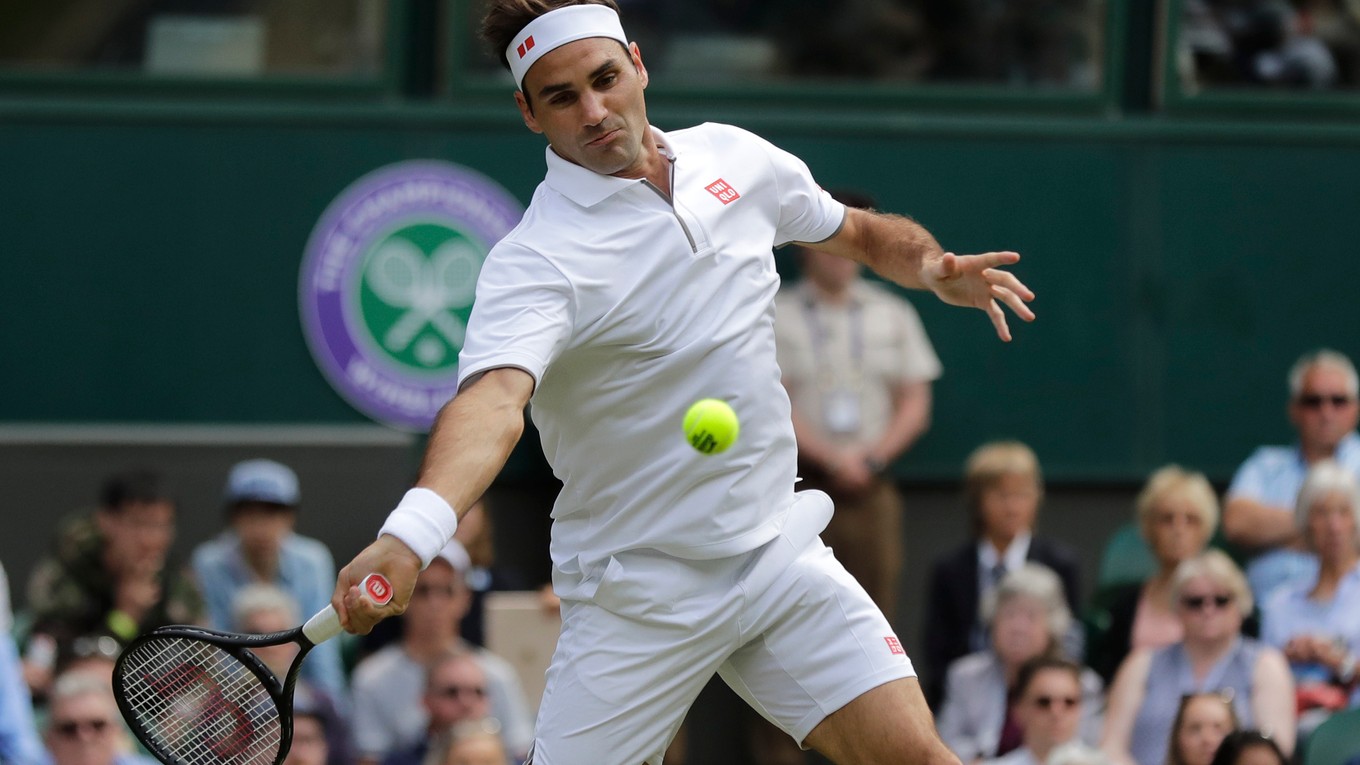 Roger Federer v prvom kole Wimbledonu 2019.
