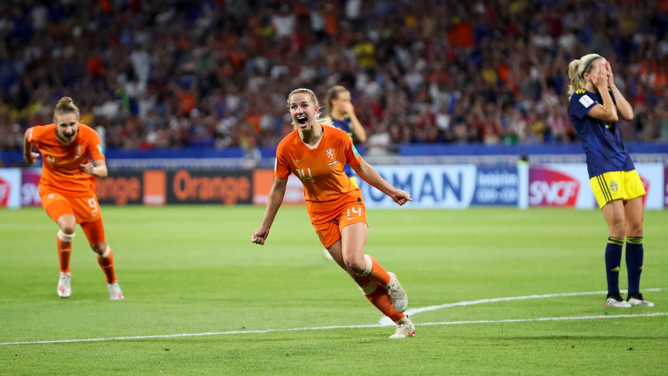 Holandská stredopoliarka Jackie Groenenová sa raduje z gólu v semifinále MS proti Švédsku.