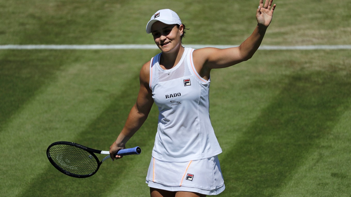Ashleigh Bartyová sa raduje z postupu do 3. kola Wimbledonu.