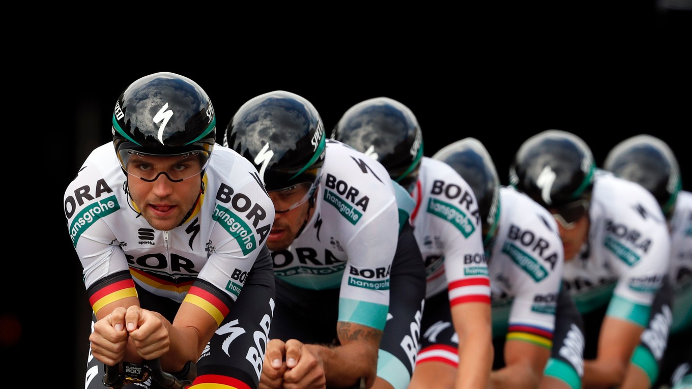Cyklisti z Bora-Hansgrohe pred druhou etapou 106. ročníka Tour de France 7. júla 2019 v Bruseli.