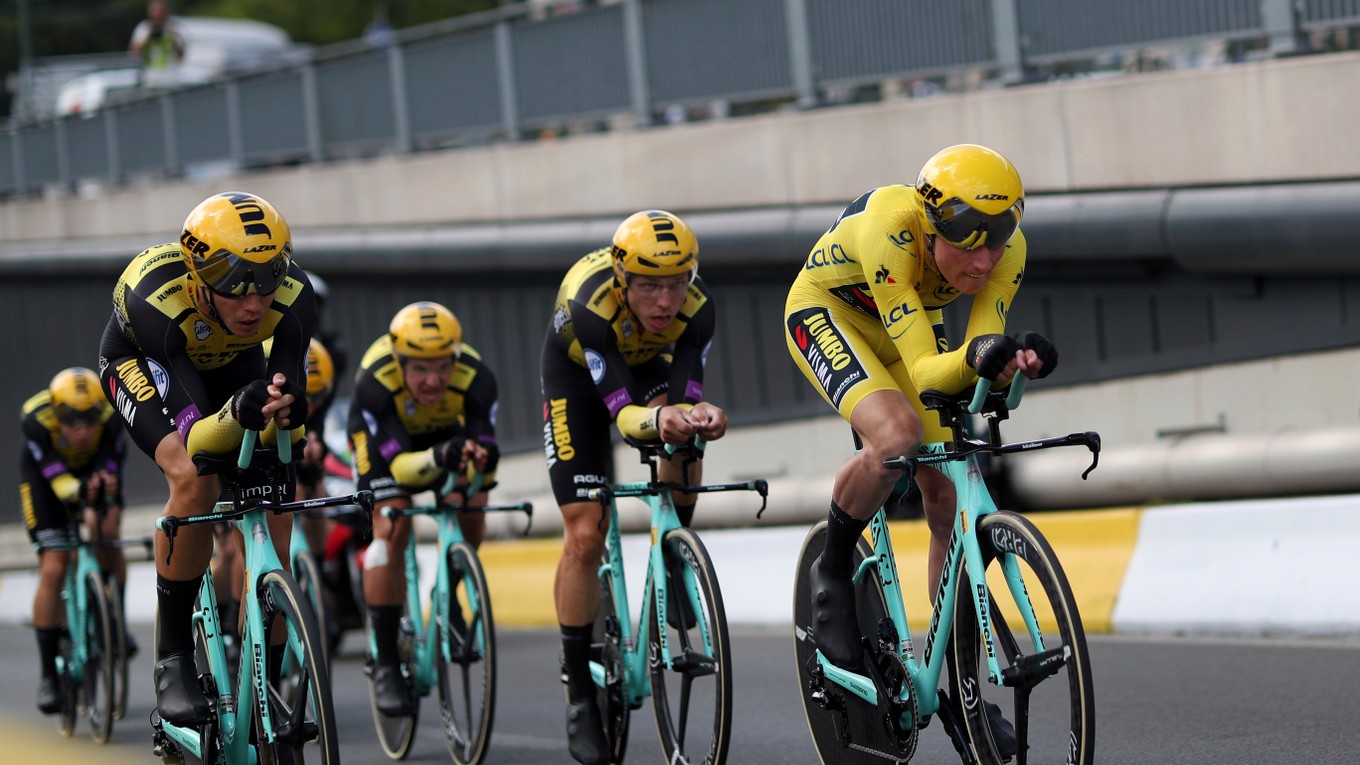 Víťazi tímovej časovky z tímu Jumbo Visma počas druhej etapy Tour de France 2019.