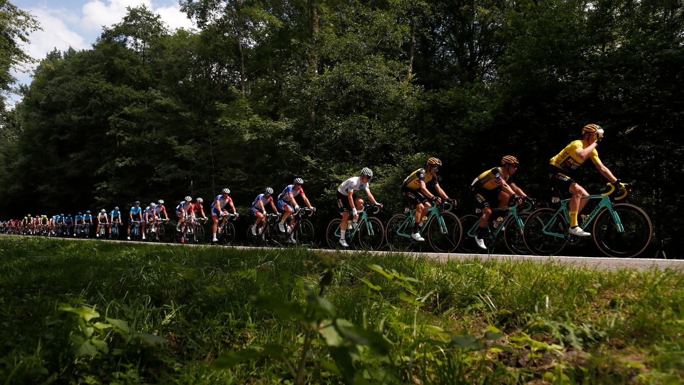 Cyklisti počas 3. etapy Tour de France 2019.