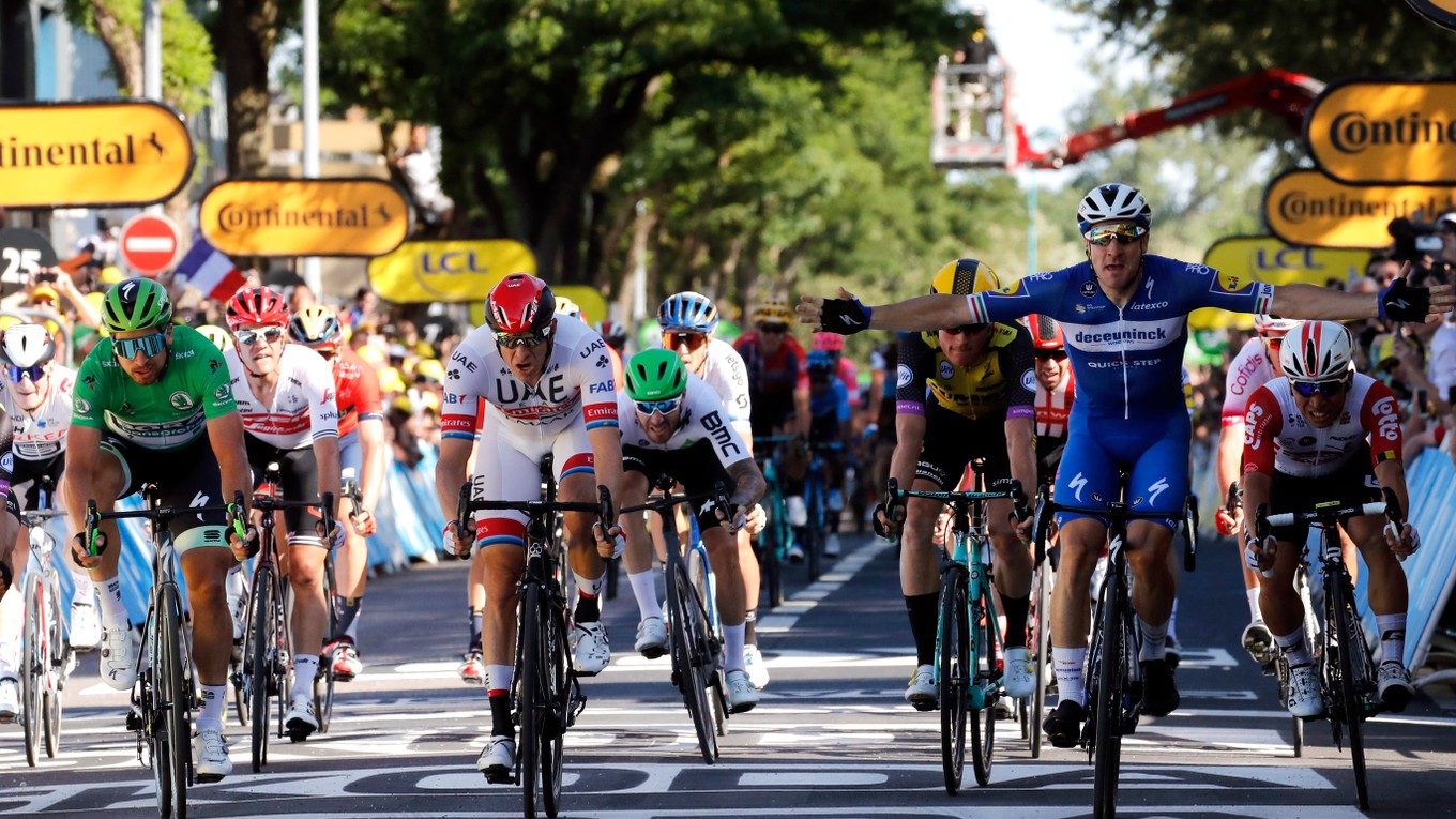 Štvrtú etapu na Tour de France 2019 vyhral Elia Viviani (vpravo) pred Alexandrom Kristoffom. Peter Sagan (vľavo) skončil štvrtý.