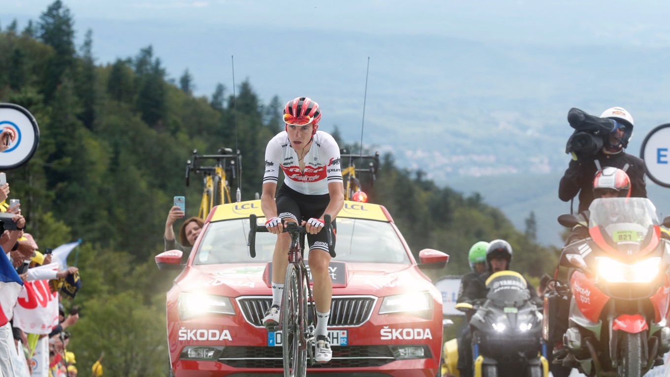 Nový držiteľ žltého dresu pre lídra Tour Giulio Ciccone po príchode do cieľa 6. etapy Tour de France 2019.