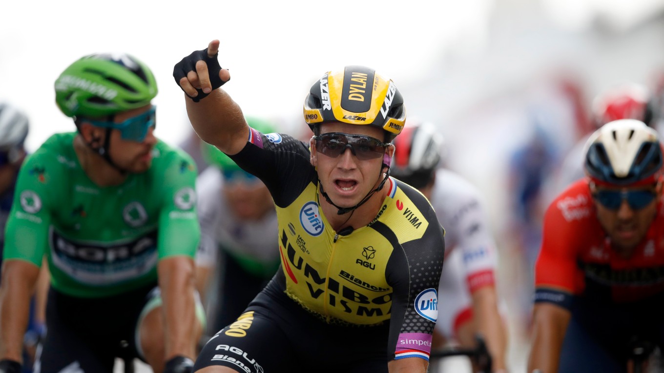 Holanďan Dylan Groenewegen oslavuje víťazstvo v 7. etape Tour de France 2019.