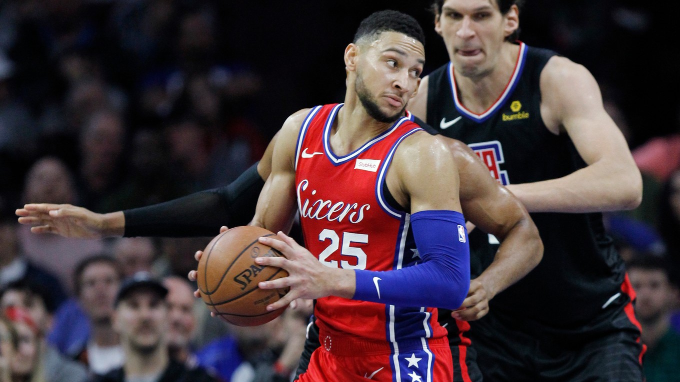 Ben Simmons (vľavo).