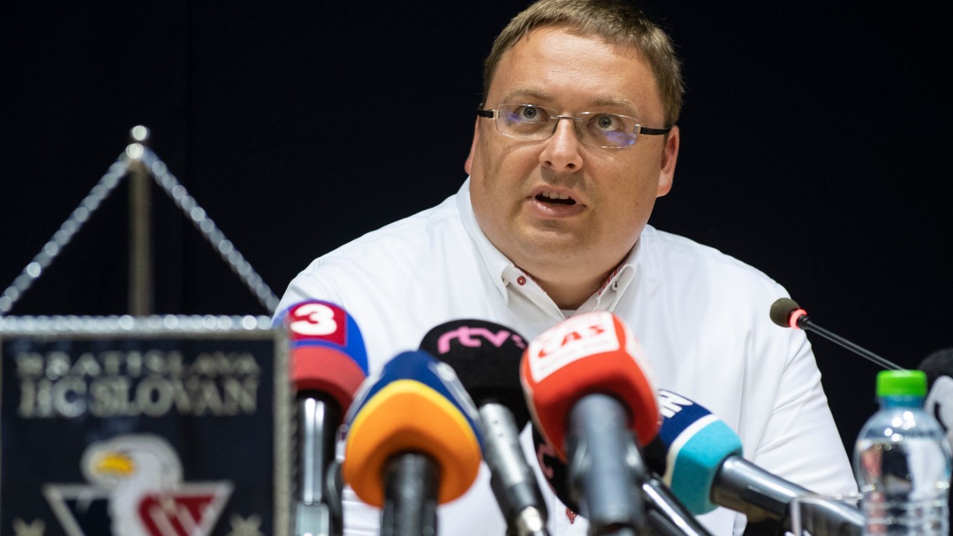 Výkonný viceprezident a člen predstavenstva klubu HC Slovan Bratislava Juraj Široký ml. počas tlačovej konferencie 1. júla 2019 v Bratislave.
