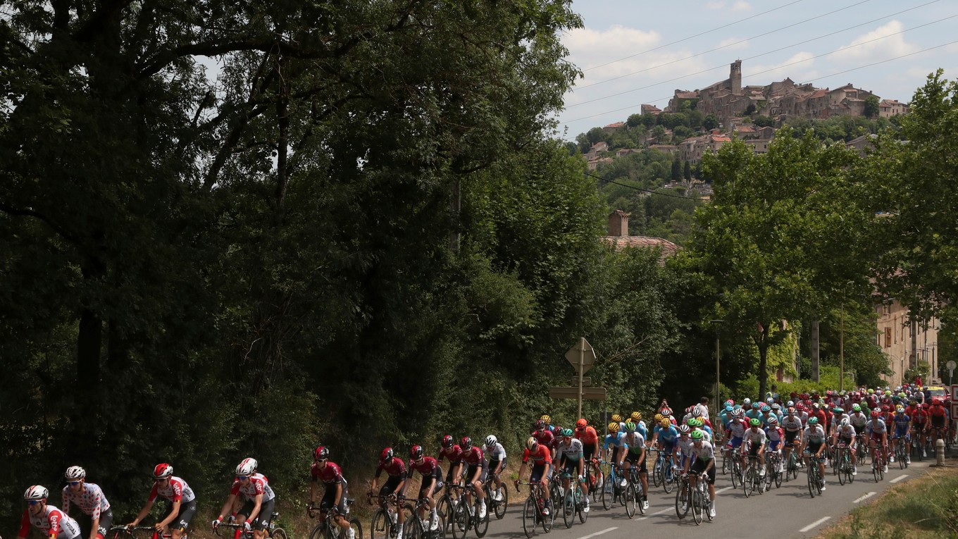 Pelotón počas 11. etapy Tour de France 2019.