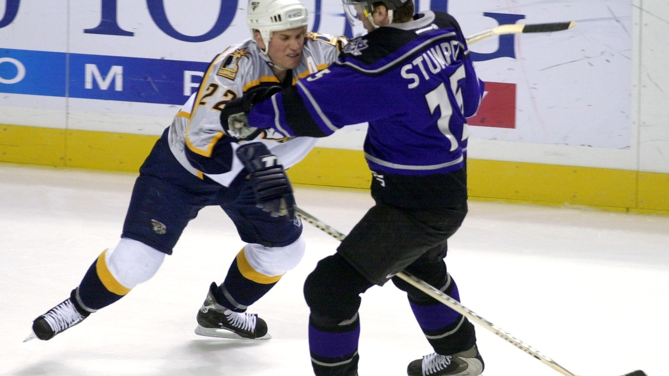 Bývalý hráč NHL Greg Johnson (vľavo) spáchal samovraždu. Na fotke je so slovenským bývalým hokejistom Jozefom Stumpelom.