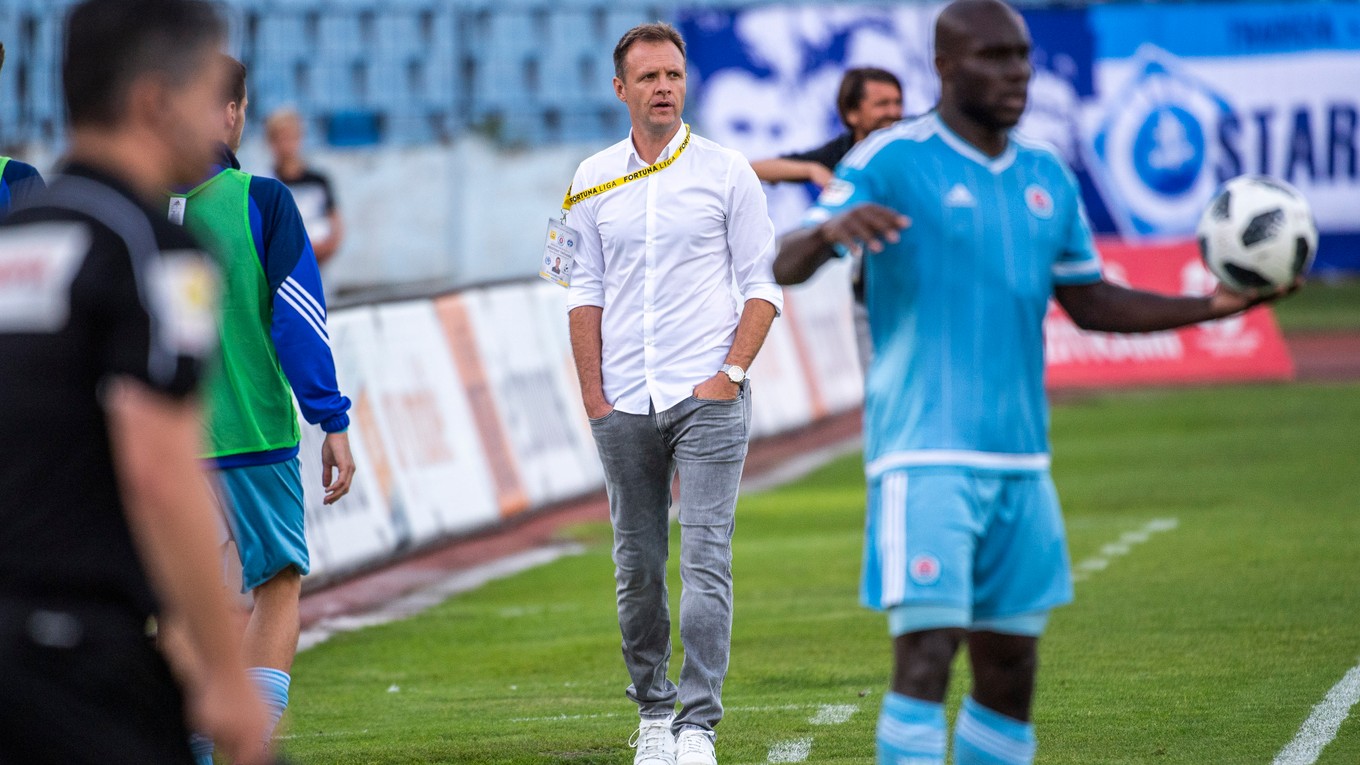 Na snímke dočasný tréner Slovana Vladimir Radenkovič.