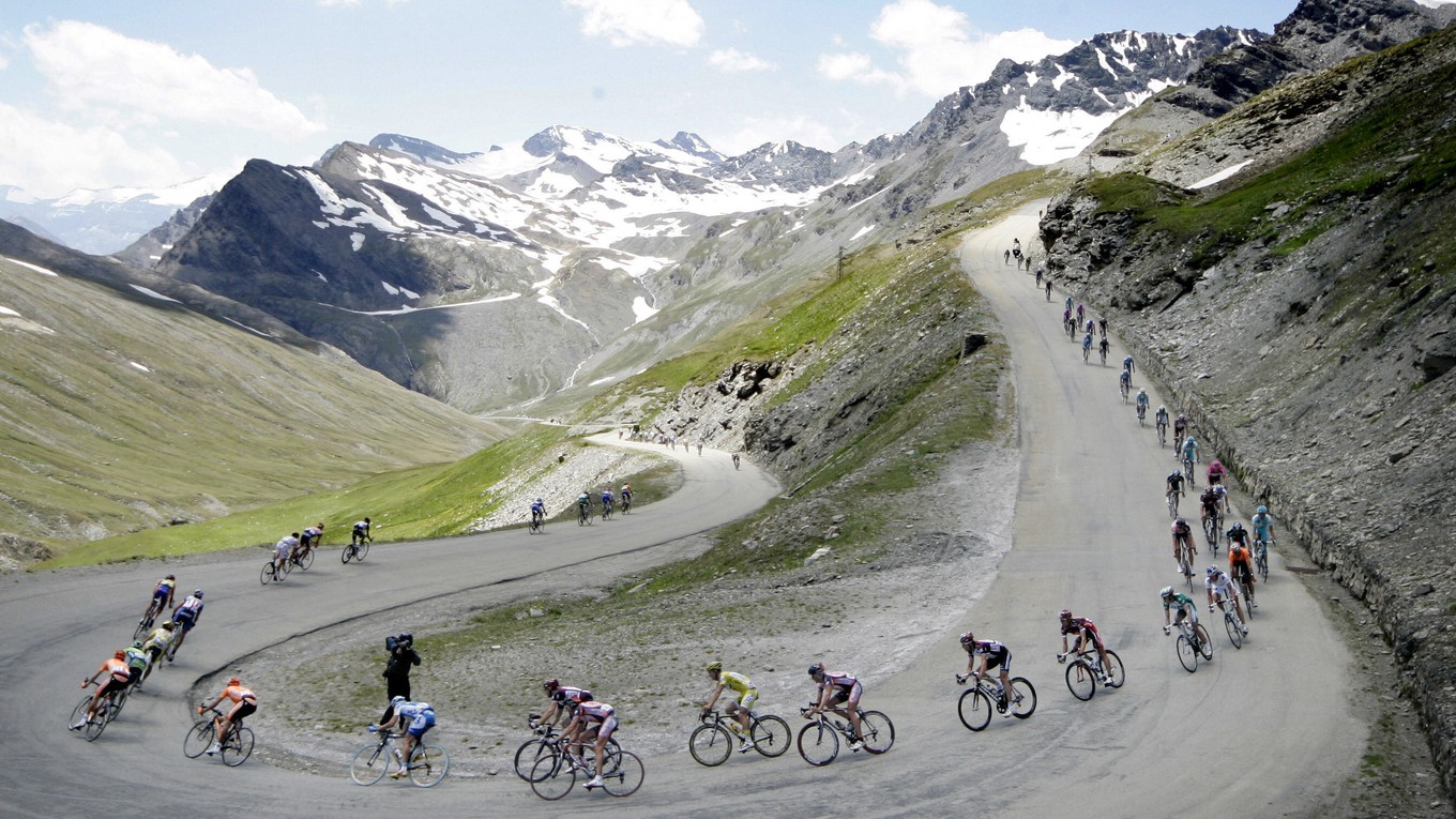 Col d´Iseran je najvyššie priesmyk s navyššie položenou asfaltovou cestou v Alpách - vo výške 2770 metrov.