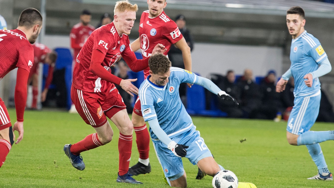 Boris Cmiljanič (vpredu v belasom) na ilustračnej fotografii.