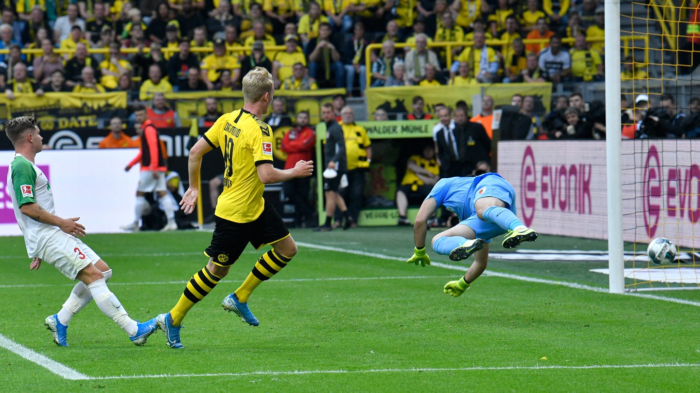 Momentka zo zápasu Borussia Dortmund - FC Augsburg.