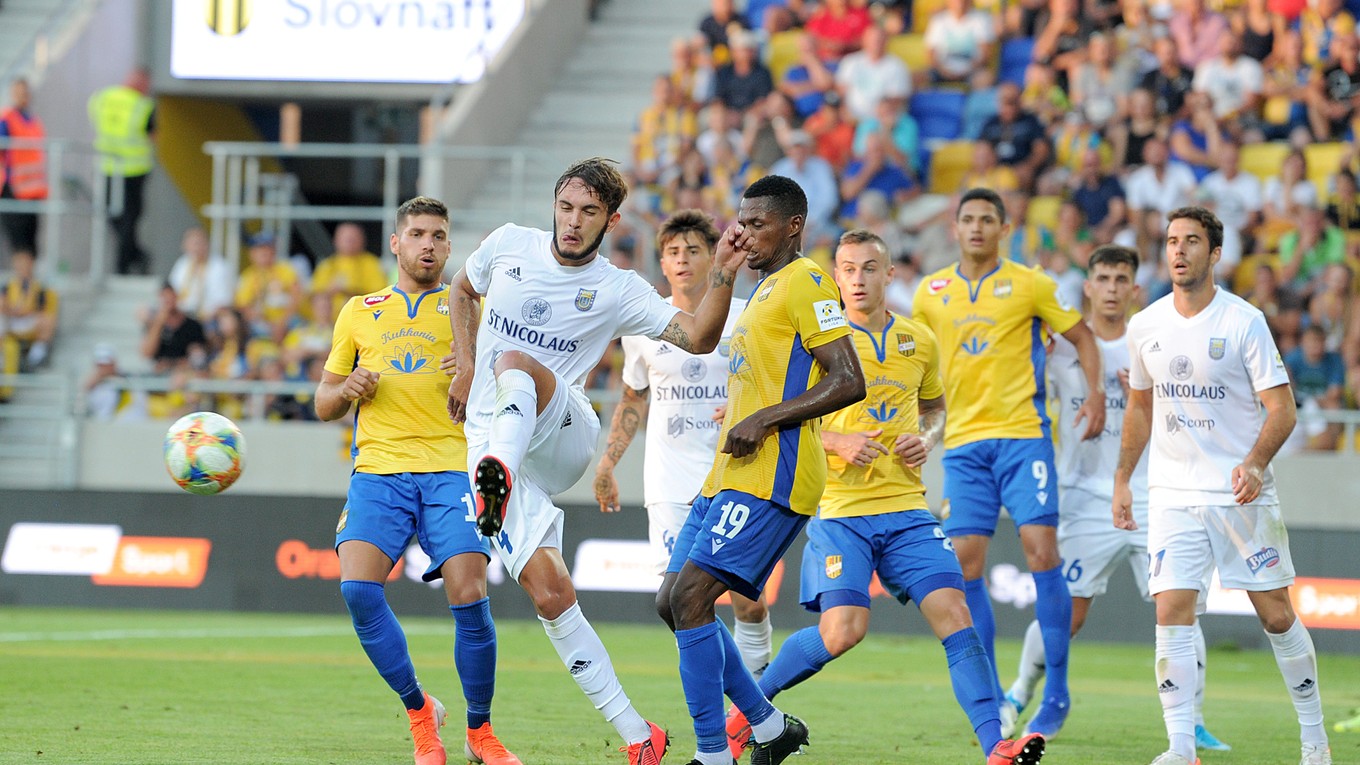Herná situácia počas futbalového zápasu 5. kola základnej časti Fortuna ligy 2019/2020 medzi FC DAC 1904 Dunajská Streda - MFK Zemplín Michalovce. 