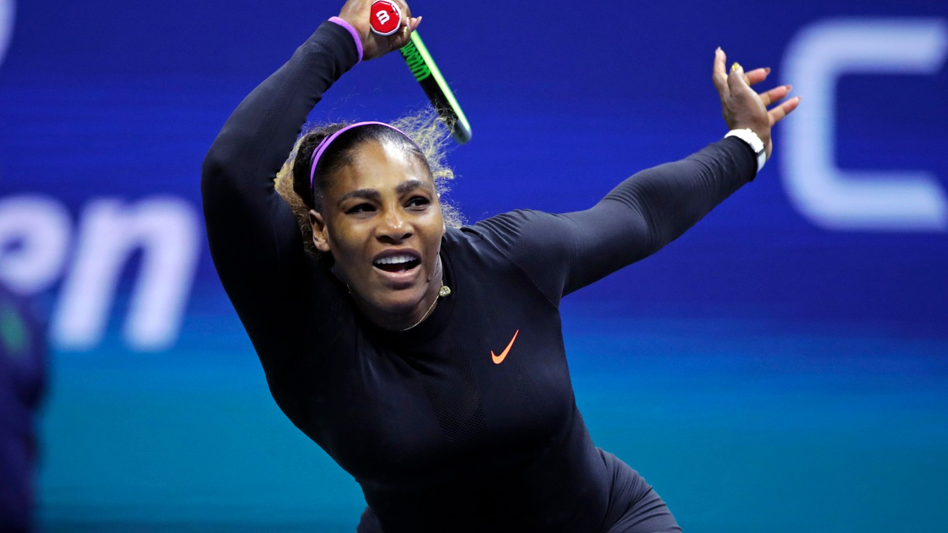 Serena Williamsová počas zápasu proti Marii Šarapovovej v prvom kole US Open 2019.