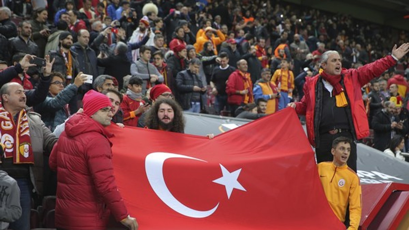 Galatasaray odohral s Trabzonsporom naozaj šialený zápas.