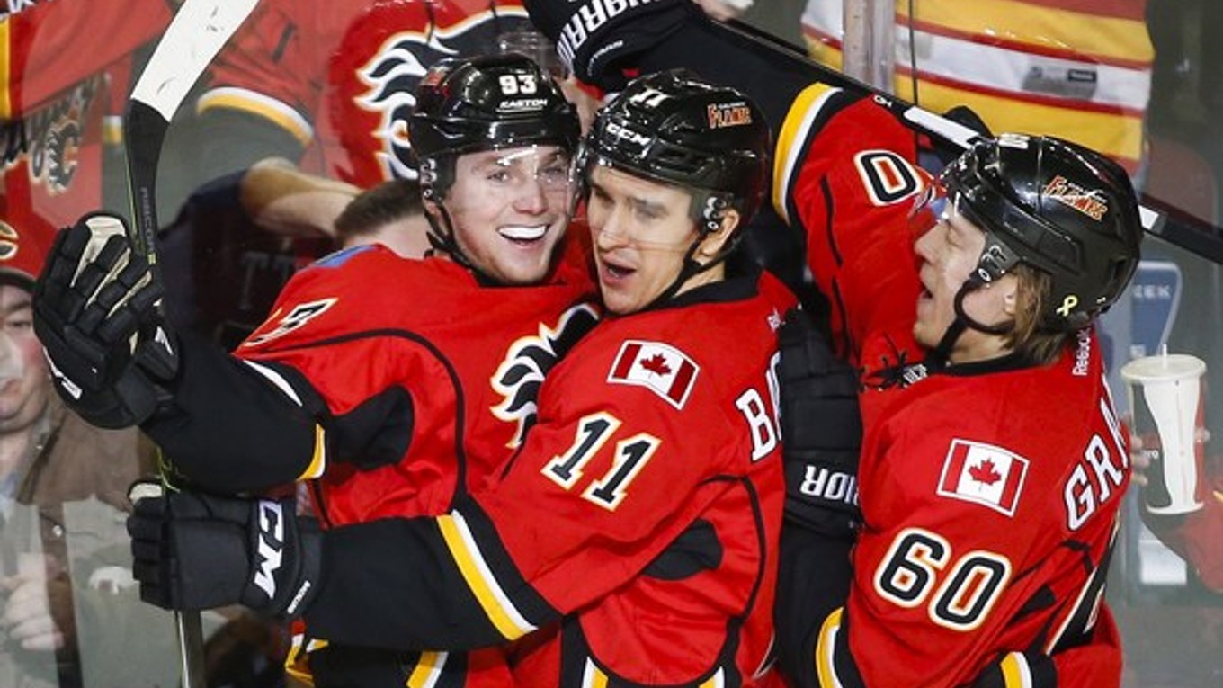 Granlund (č. 60) zostáva v kanadskom klube, akurát Calgary vymení za Vancouver.