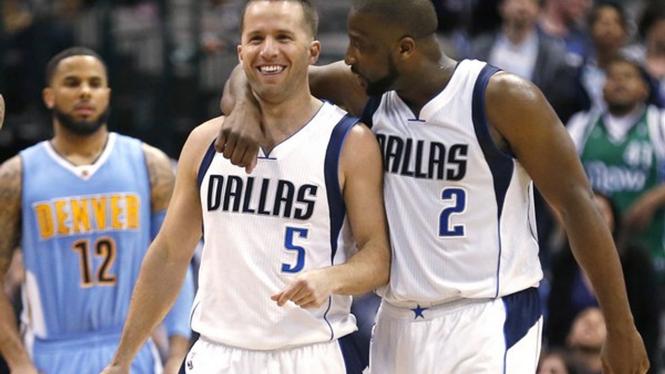 Basketbalisti domáceho Dallasu Mavericks si napokon poradili so súperom z Denveru.
