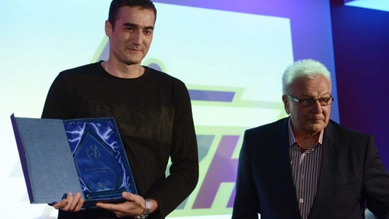 Legendárny brankár bude minimálne do konca prebiehajúceho ligového ročníka pôsobiť na domácich palubovkách.