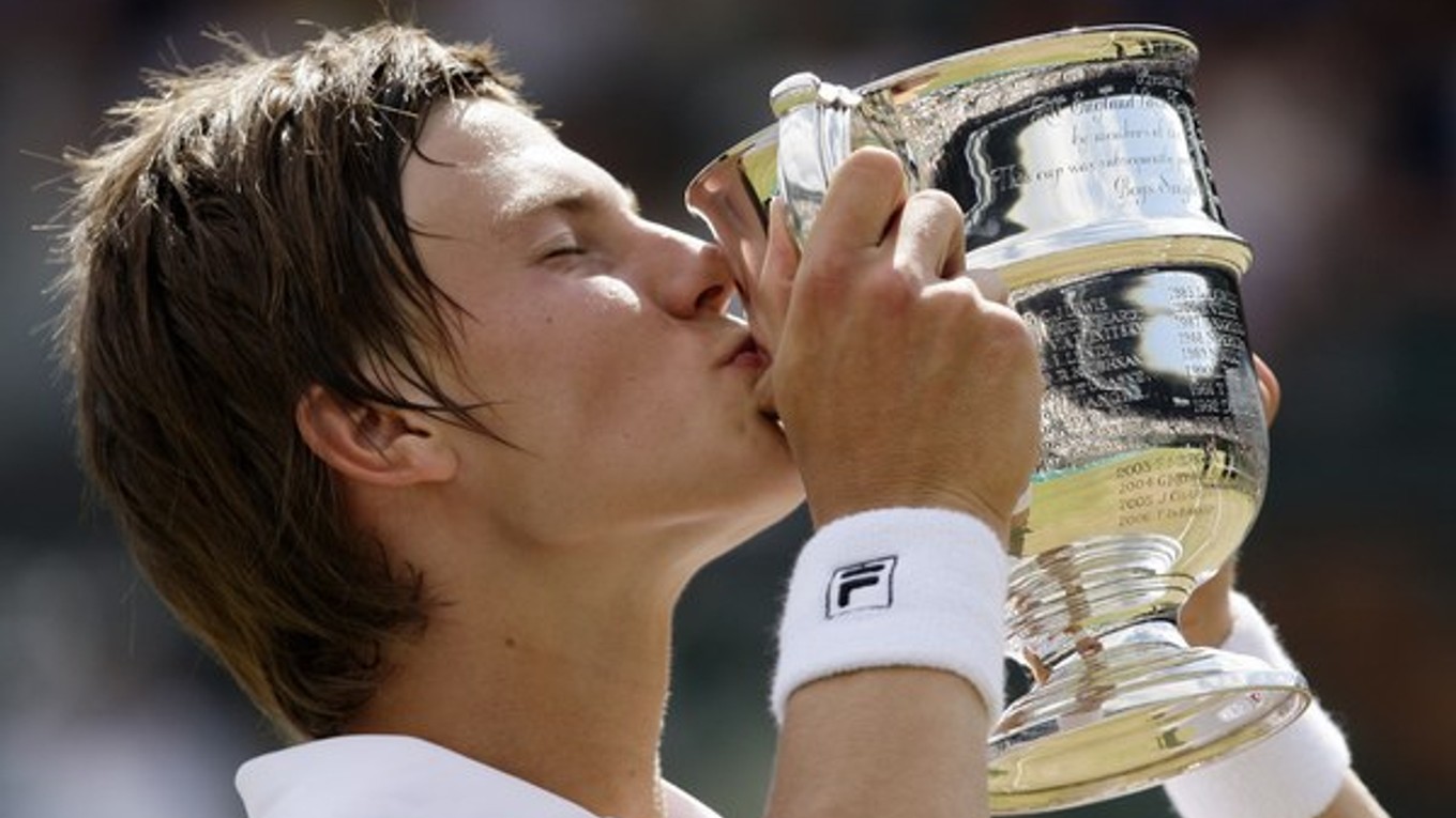 Fucsovics je juniorským víťazom Wimbledonu.