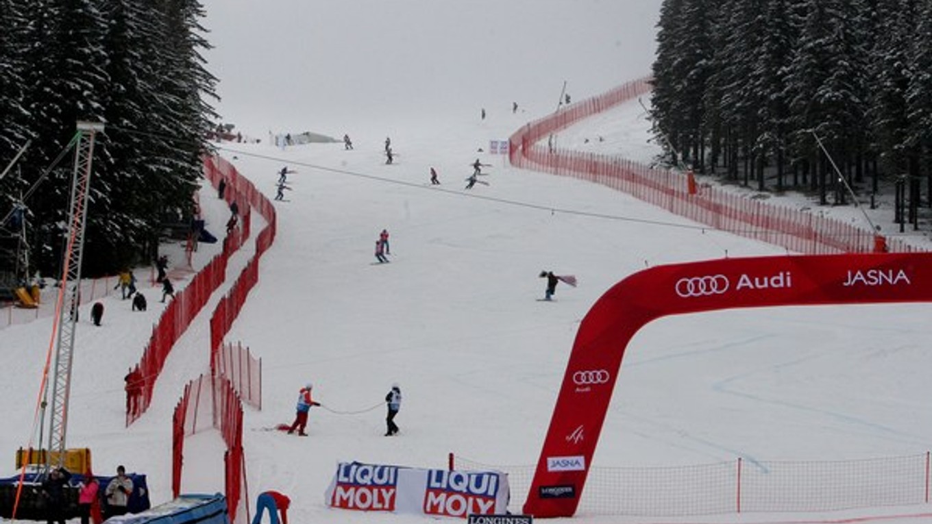 Súťažné lyžovanie z Jasnej nemizne. Už o pár hodín sú v stredisku na programe majstrovstvá Slovenska.