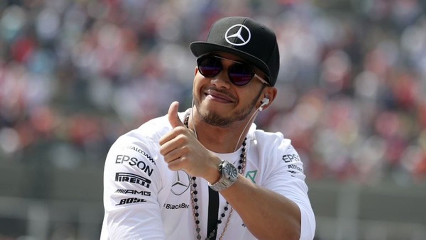 Majstrovský titul z posledných dvoch sezón obhajuje Lewis Hamilton.