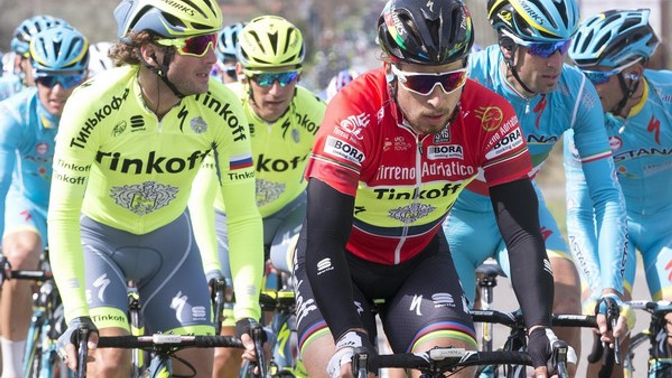 Sagan (v strede) nechce robiť z menšej nepriazni športového osudu na posledných pretekoch v Taliansku zbytočnú drámu.